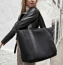 Load image into Gallery viewer, Weekender - Everleigh Onyx Black